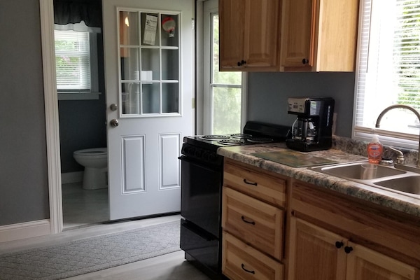 Kylskåp, mikrovågsugn, ugn och spishäll