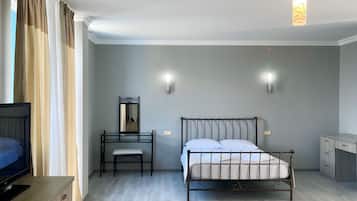Desk, free WiFi, bed sheets