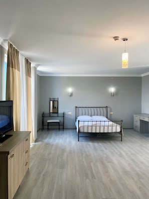 Chambre Familiale, vue partielle sur la mer