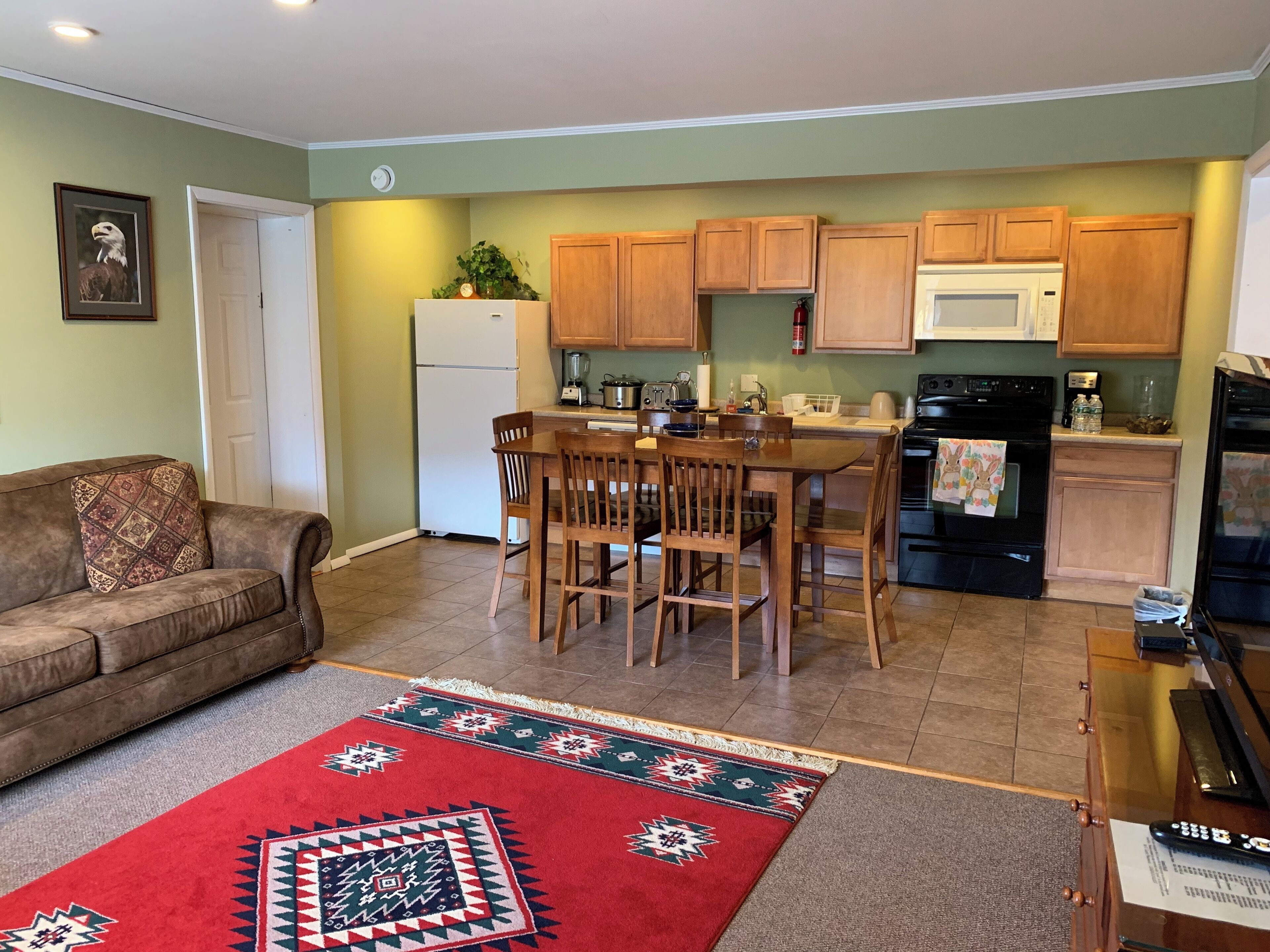 Fridge, microwave, coffee/tea maker