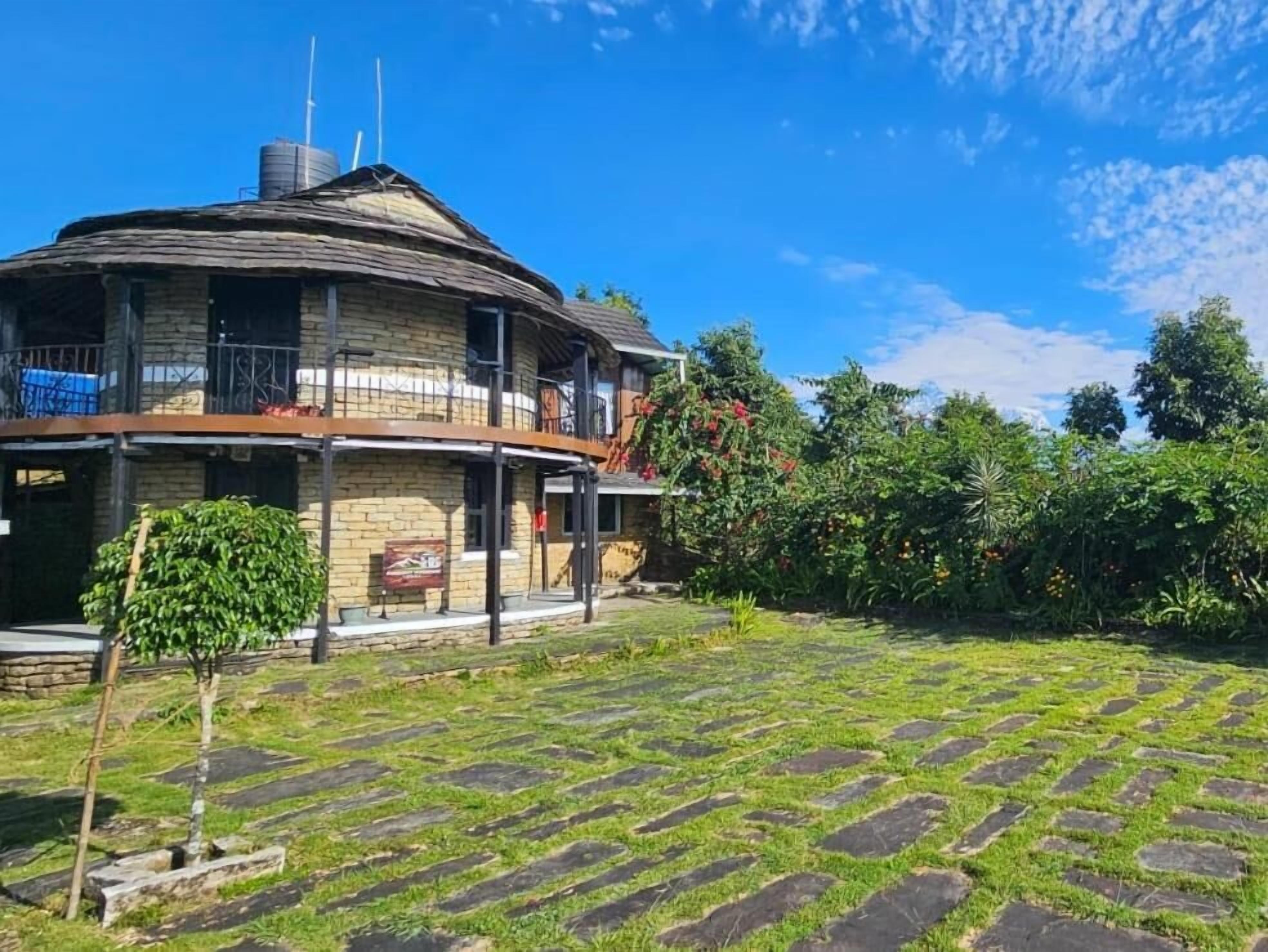 ستائر تعتيم وتجهيزات عازلة للصوت وواي فاي مجانًا وملاءات أسرّة