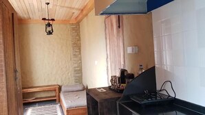패밀리룸, 퀸사이즈침대 1개, 간  이주방, 산 전망 | 전용 주방