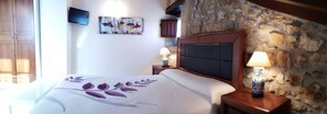 2 室のベッドルーム、アイロン / アイロン台、WiFi、ベッドシーツ