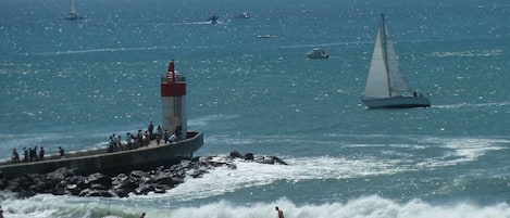 Una spiaggia nelle vicinanze
