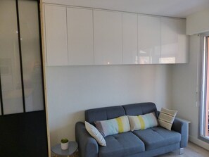 TV - Flat for 4 persons with ocean view (CAPBRETON)