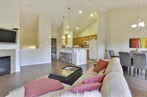 Smart TV, fireplace, DVD player