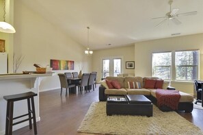 Smart TV, fireplace, DVD player