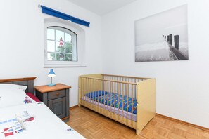 2 bedrooms, travel crib, WiFi, bed sheets