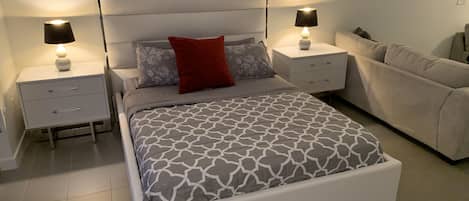 Iron/ironing board, free WiFi, bed sheets