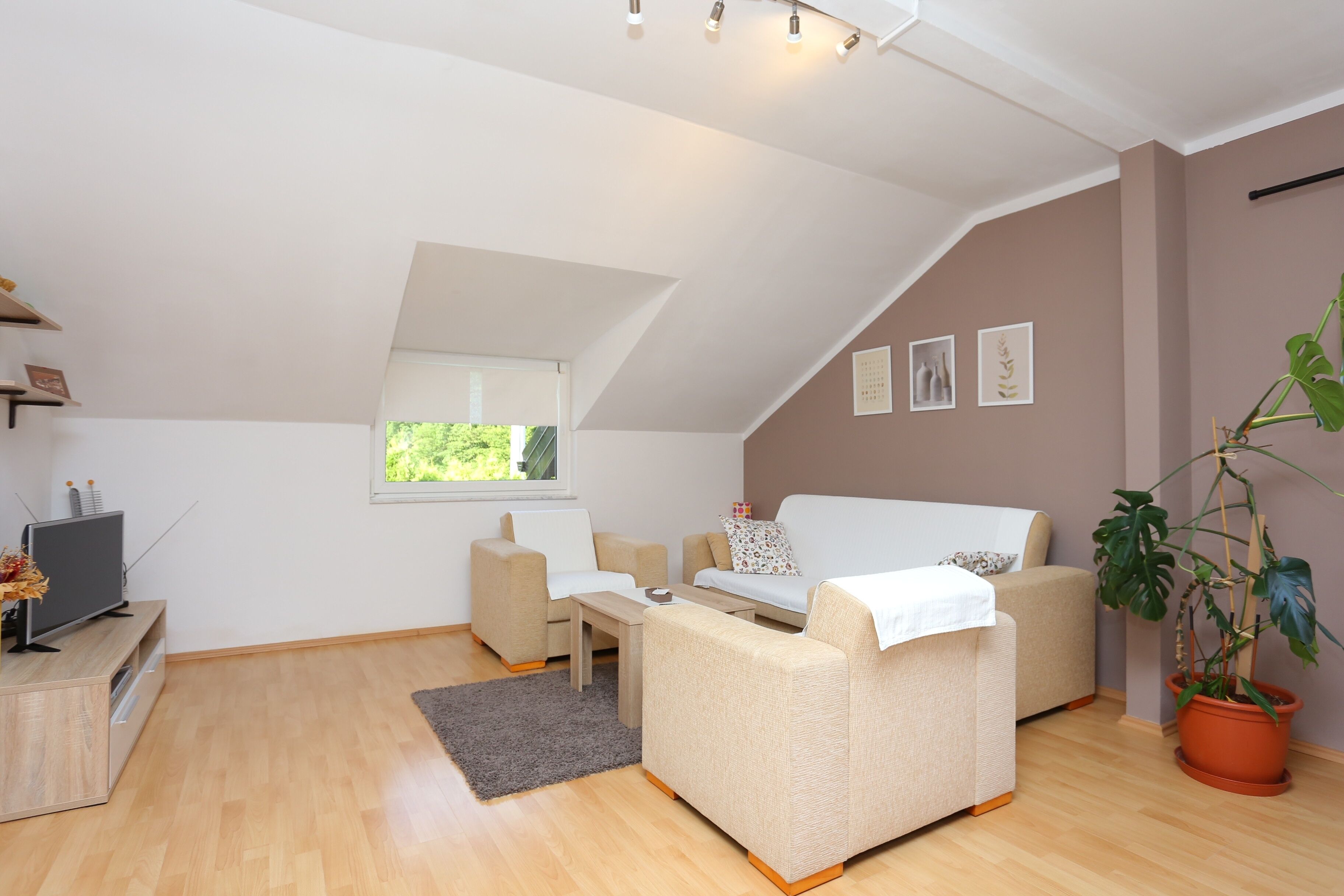Two Bedroom Apartment With Terrace Slunj, Plitvice (A-16905-a) - Slunj
