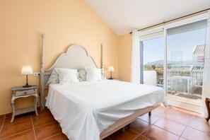 3 bedrooms, in-room safe, iron/ironing board, WiFi