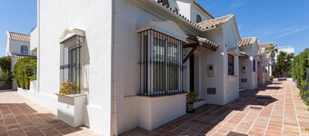 Holiday home with private garden 5 minutes from puerto bañus and the beach