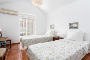 3 bedrooms, in-room safe, iron/ironing board, WiFi