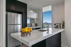 Executive Apartment, 2 Bedrooms | Private kitchen | Full-size fridge, microwave, oven, stovetop - Melbourne City Apartments - Mason (Brunswick East)