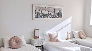 3 bedrooms, iron/ironing board, WiFi, bed sheets