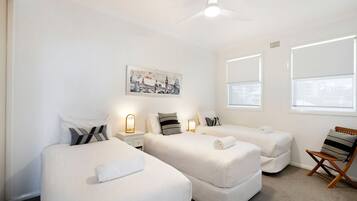 3 bedrooms, iron/ironing board, WiFi, bed sheets