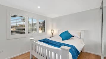 3 bedrooms, iron/ironing board, WiFi, bed sheets