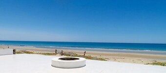 E-10. 5, Hermosa casa de 4 dormitorios y 3 baños en Playa Encanto