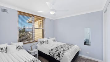 2 bedrooms, iron/ironing board, bed sheets