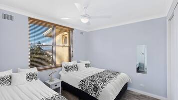 2 Schlafzimmer, Bügeleisen/Bügelbrett, Bettwäsche