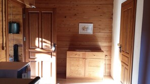 Free cribs/infant beds, free WiFi, bed sheets