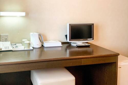 1 bedroom, Egyptian cotton sheets, premium bedding, laptop workspace