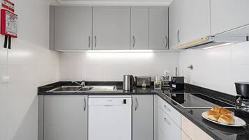 KylskÄp, mikrovÄgsugn, ugn och spishÀll