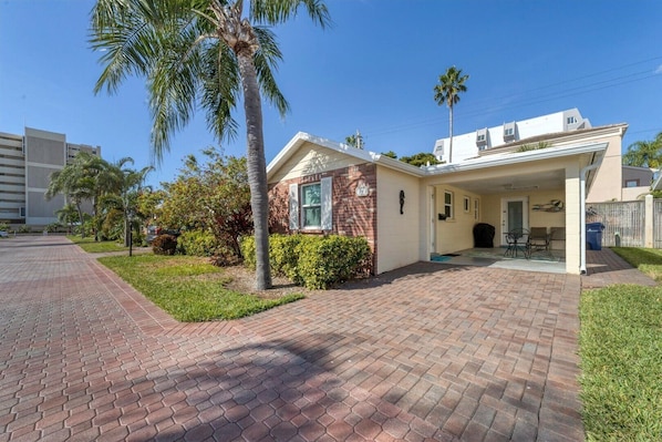 Unclassified image, 1 of 46, button