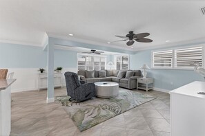 Unclassified image, 5 of 46, button