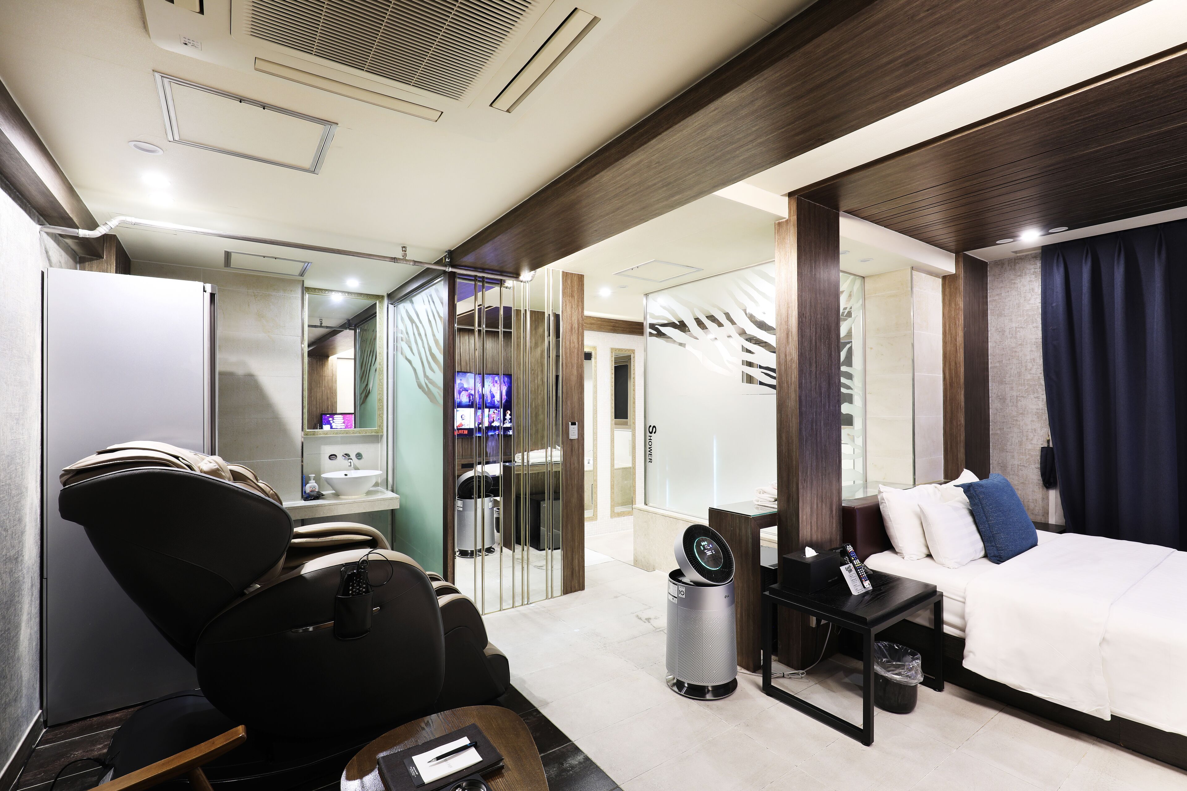 luxury room | 1 bedroom, desk, free wifi