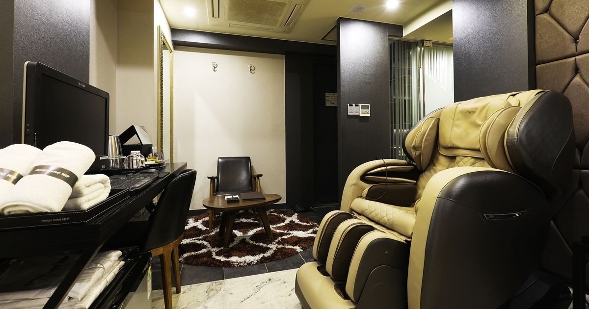 suite (massage chair under repair) | 1 bedroom, desk, free wifi