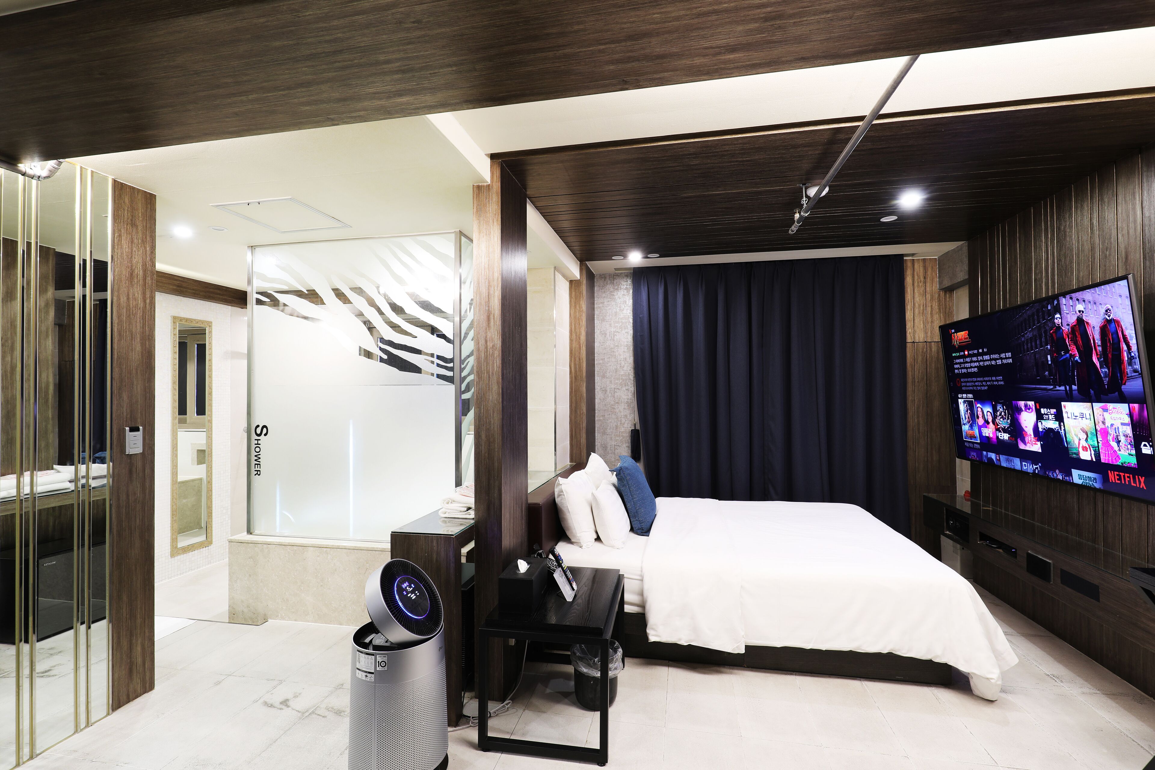 luxury room | 1 bedroom, desk, free wifi