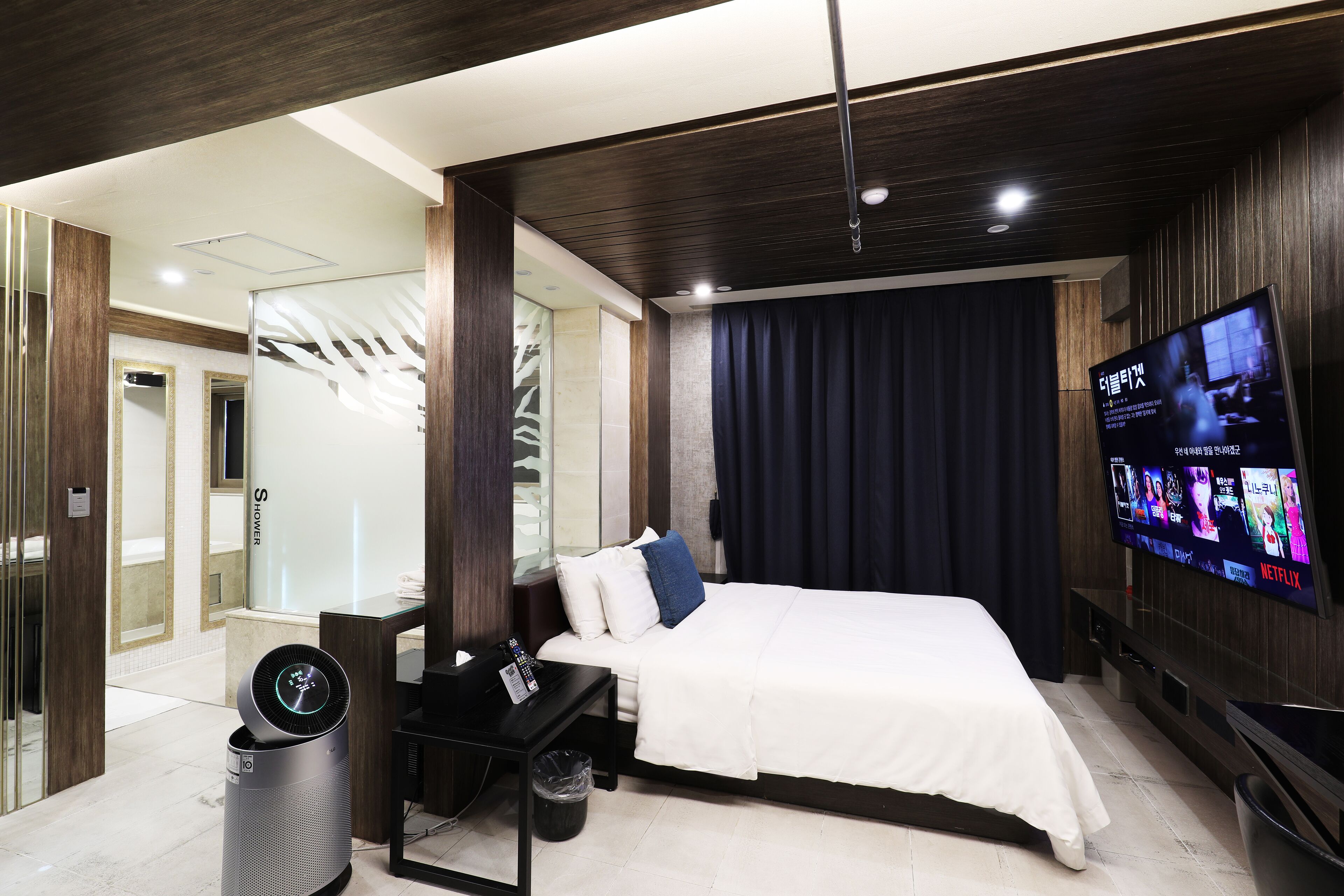 luxury room | 1 bedroom, desk, free wifi