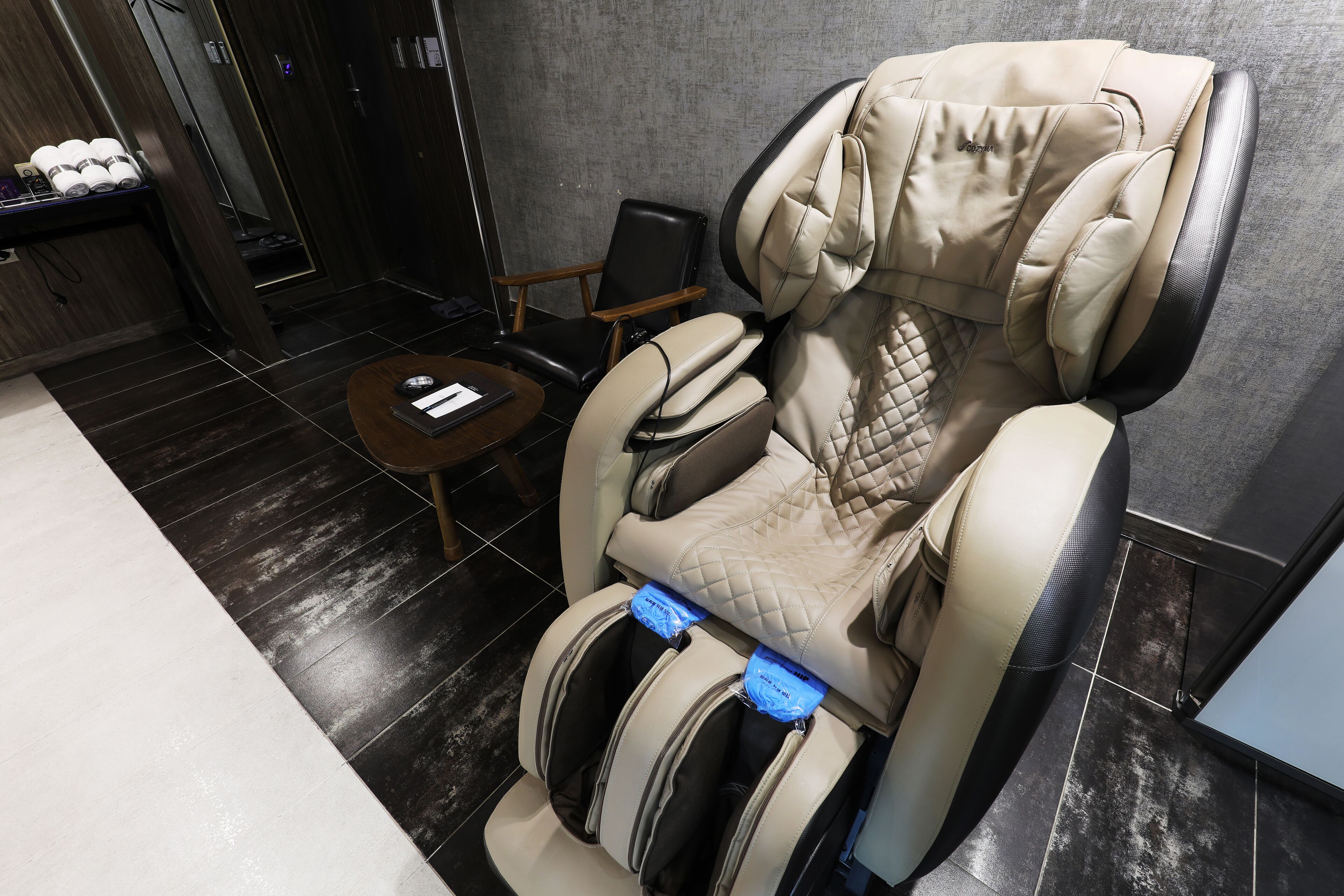 luxury room | 1 bedroom, desk, free wifi