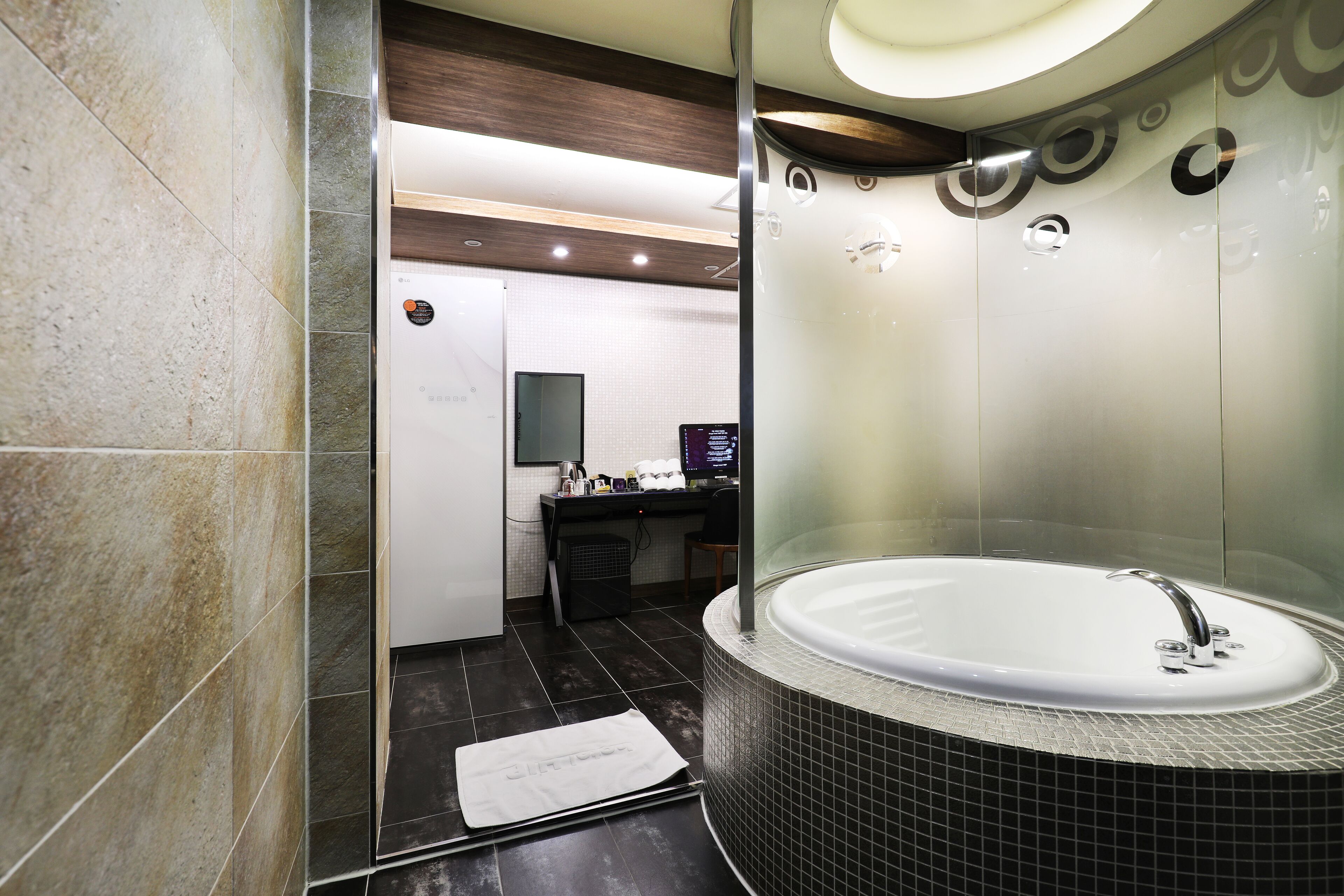 luxury room | 1 bedroom, desk, free wifi