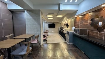 Free daily self-serve breakfast