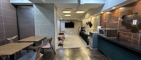 Bao gồm bữa sáng tự phục vụ hàng ngày