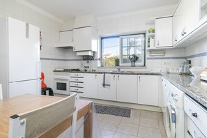 Fridge, microwave, oven, stovetop - Whole house, 2. Beachfront suite with sea views and private garden. (Santo Isidoro)