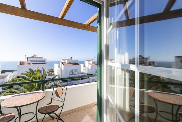 Outdoor dining - Whole house, 2. Beachfront suite with sea views and private garden. (Santo Isidoro)