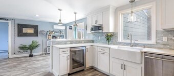 Beautifully Remodeled New To The Market Walk To Scarborough Beach With AC