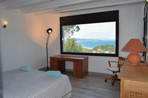 6 bedrooms, iron/ironing board, travel crib, free WiFi