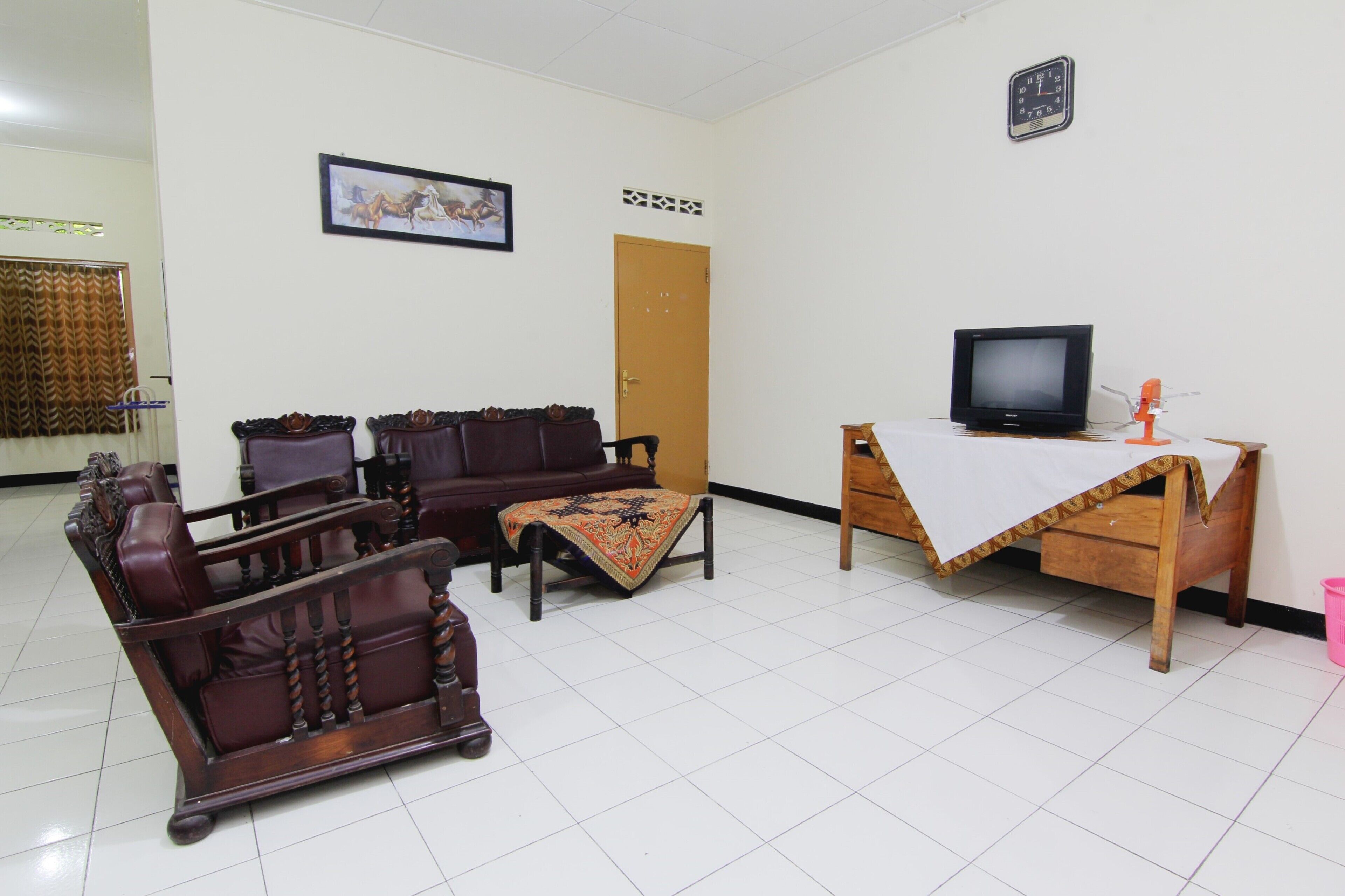 Family Room | Free WiFi