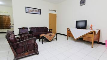 Family Room | Free WiFi