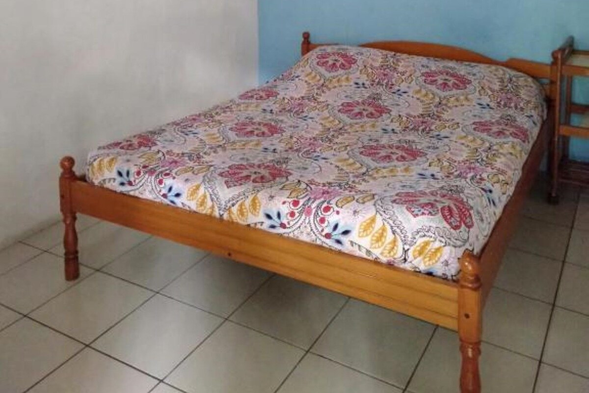 Double Room shared Bathroom not Lake View