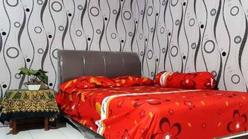 Deluxe Room | Desk, free WiFi