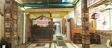 施設の正面