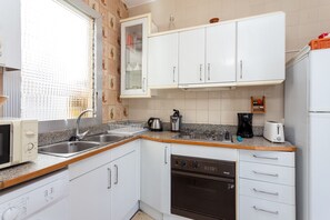 Fridge, microwave, oven, coffee/tea maker