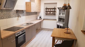 冰箱、微波炉、烤箱、炉灶