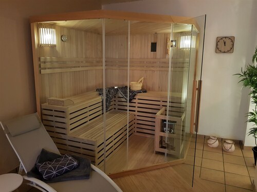 Large, bright vacation apartment in the Lüneburg Heath with pool house and 2 balconies