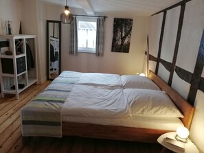 3 habitaciones, cuna de viaje, wifi y ropa de cama 